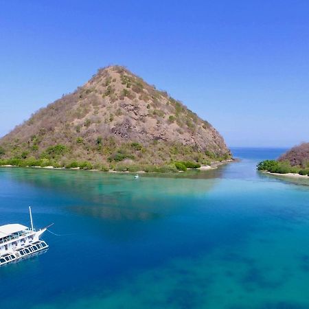 Le Pirate Boatel - Floating Hotel Labuan Bajo Exterior foto